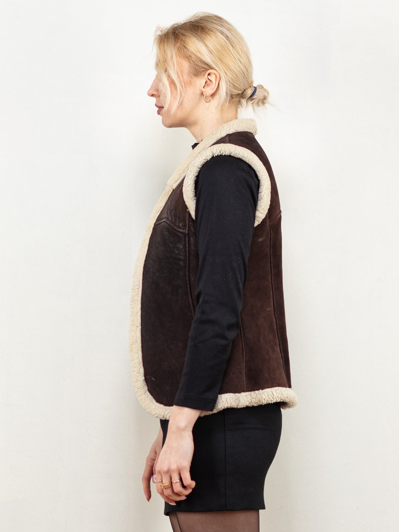 WOMEN CONTRASTING SHEARLING VEST IN BROWN