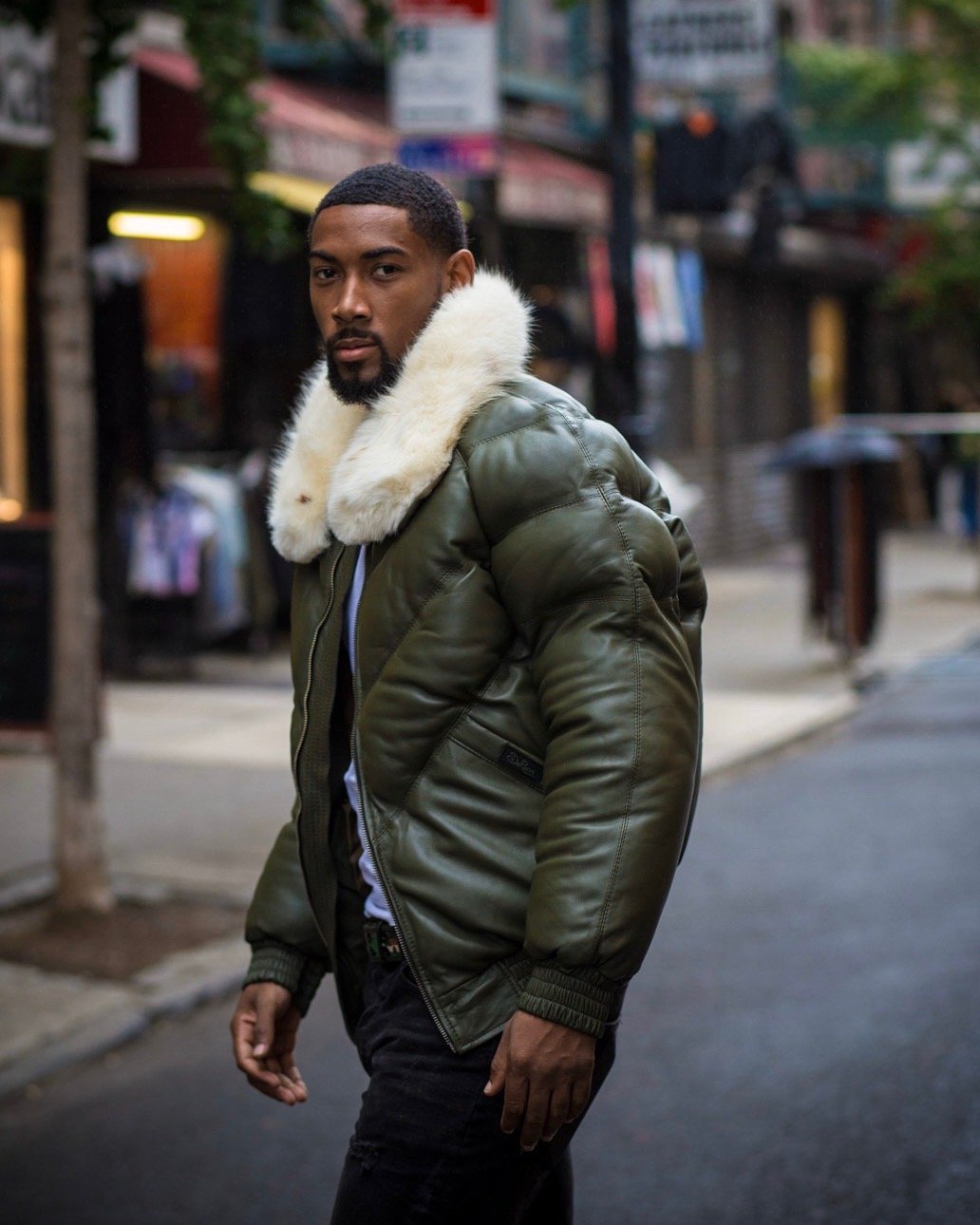 Stylish Men's V Bomber Jacket - Rich Money Green with Luxurious Off White Fur