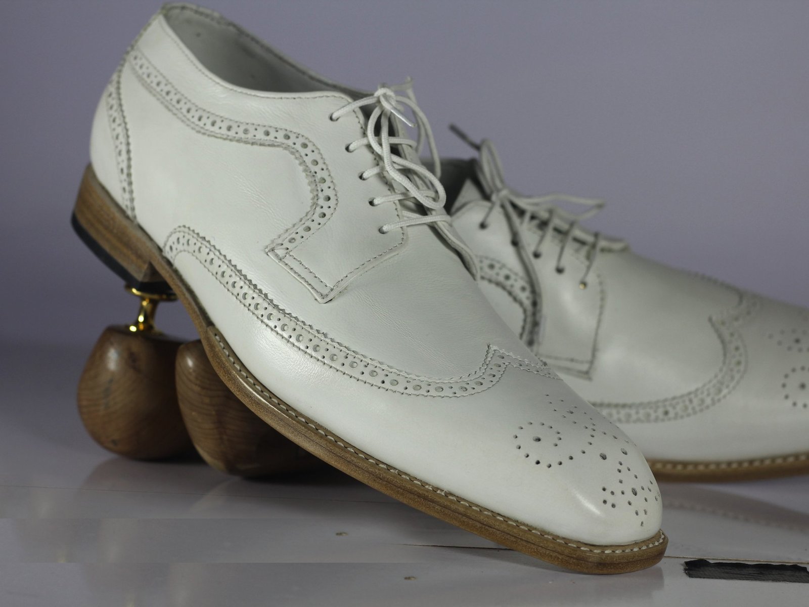 Handmade Men White Leather Wing Tip Brogue Lace Up Shoes