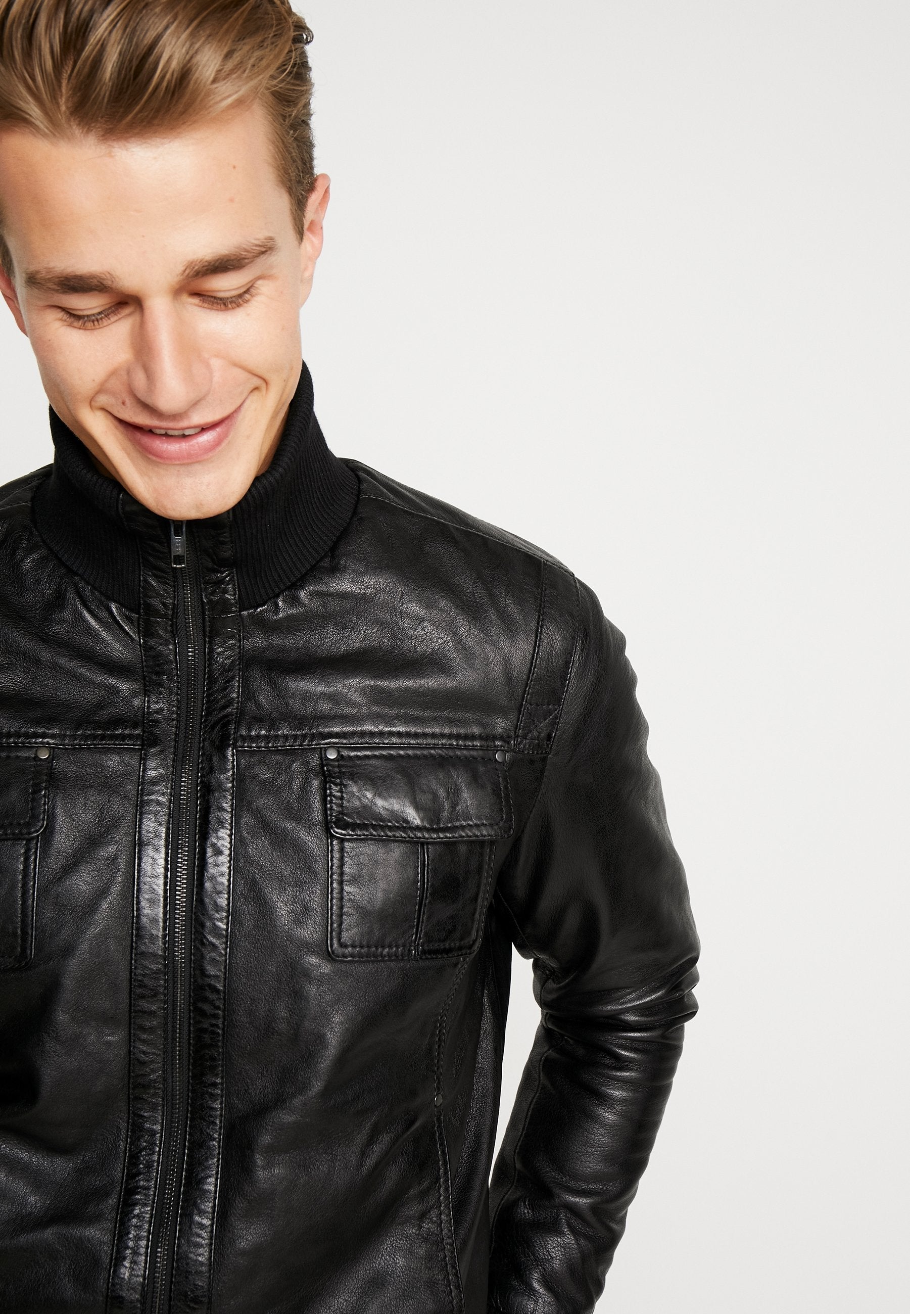 Stylish Men's Black Leather Bomber Jacket for Timeless Elegance