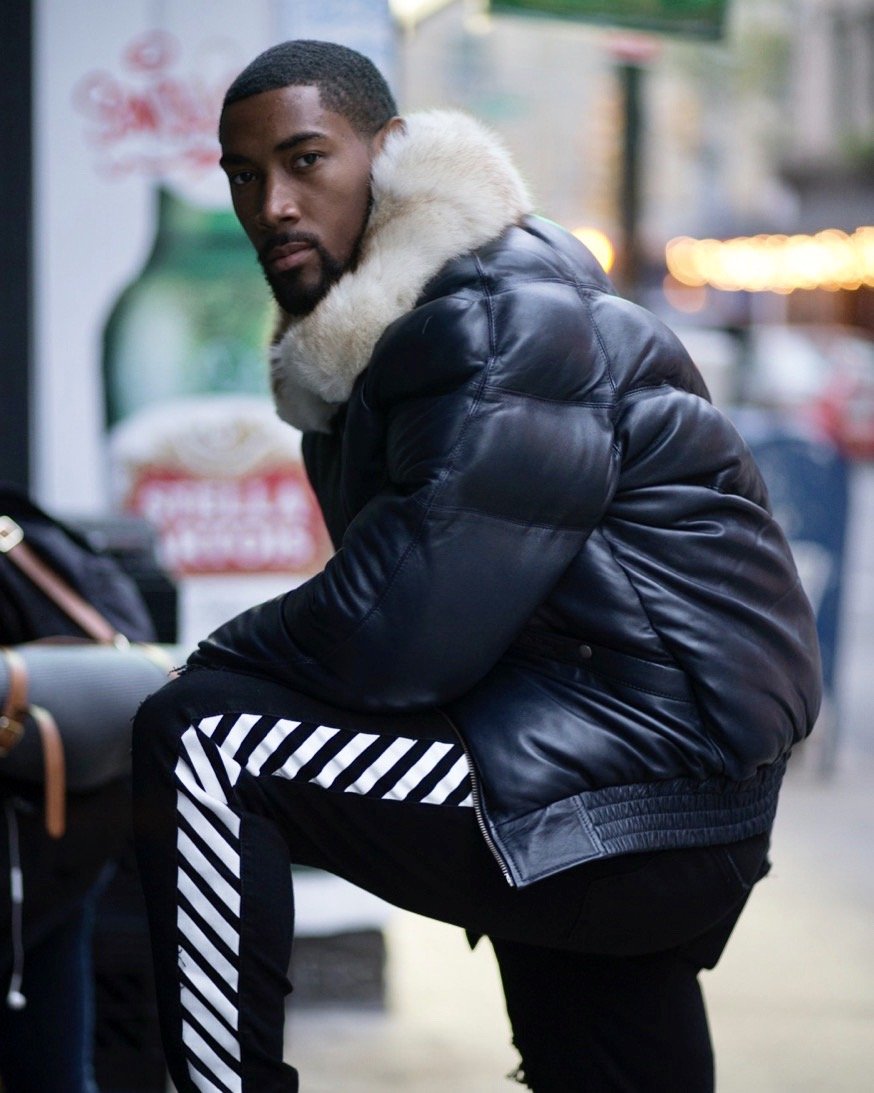 Stylish Men's Navy Blue Bomber Jacket with Luxurious Off-White Fur Trim